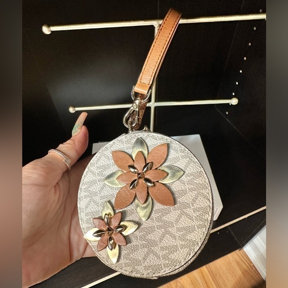 Michael Kors coin purse - Picture 4 of 4